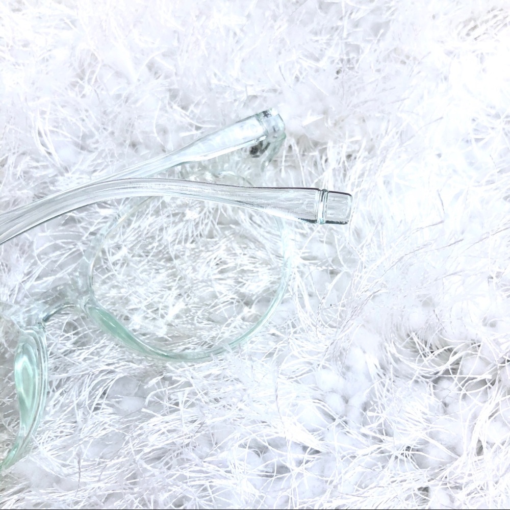 🔴Free🔴 Transparent Glasses - Picture 4 of 5